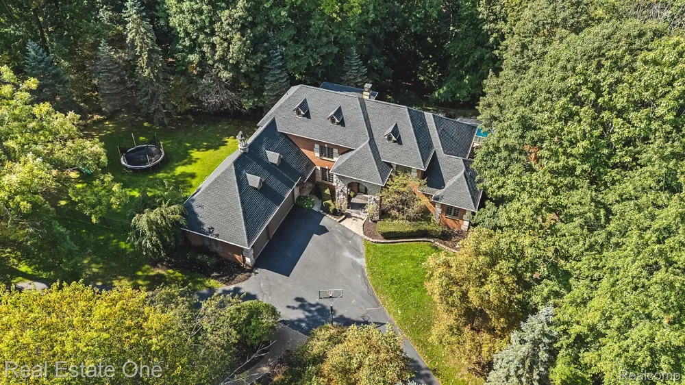 7798 Fieldstone Ridge Independence Charter Township, MI 48348