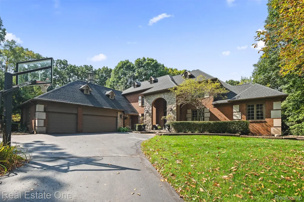 7798 Fieldstone Ridge Independence Charter Township, MI 48348
