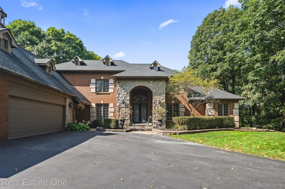 7798 Fieldstone Ridge Independence Charter Township, MI 48348
