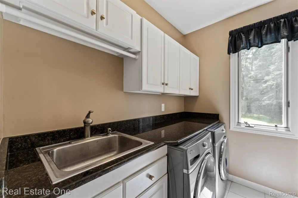 7798 Fieldstone Ridge Independence Charter Township, MI 48348