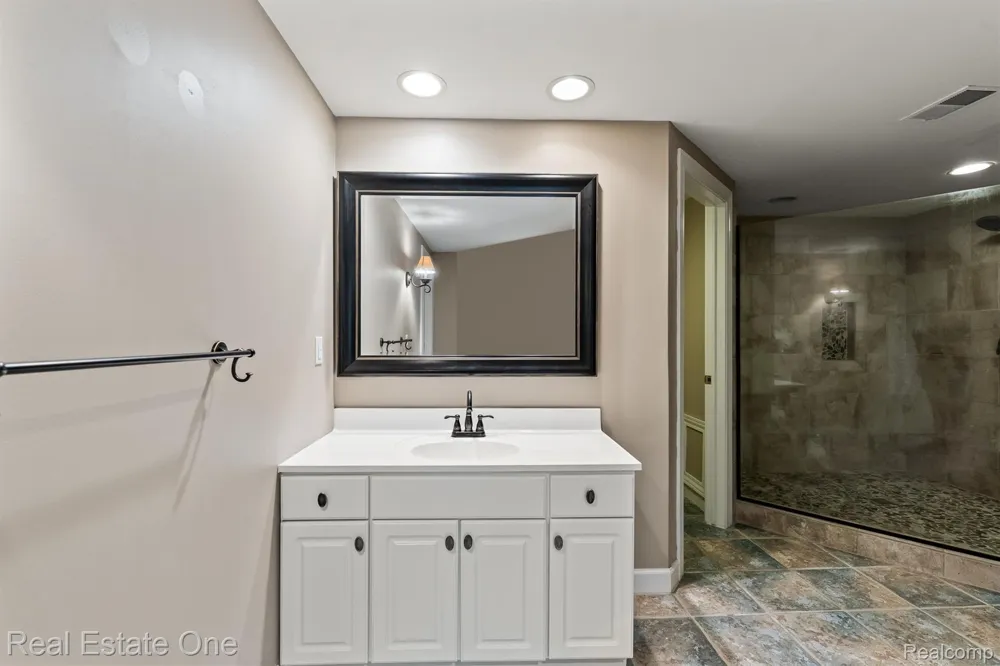 7798 Fieldstone Ridge Independence Charter Township, MI 48348