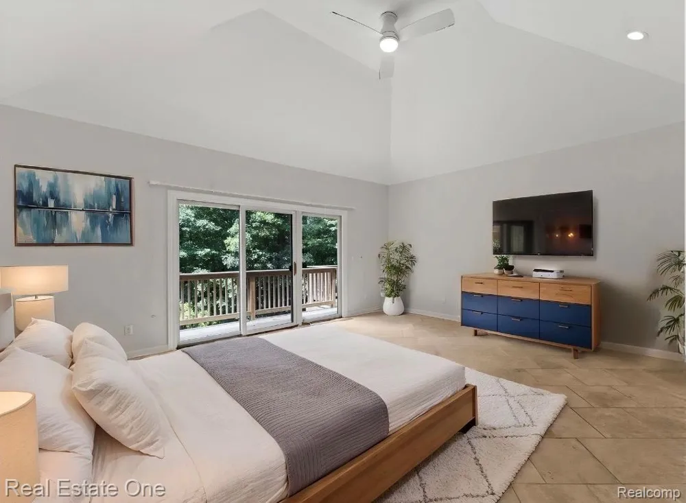 7798 Fieldstone Ridge Independence Charter Township, MI 48348