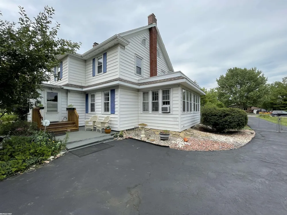 26689 Elm Street Roseville City, MI 48066