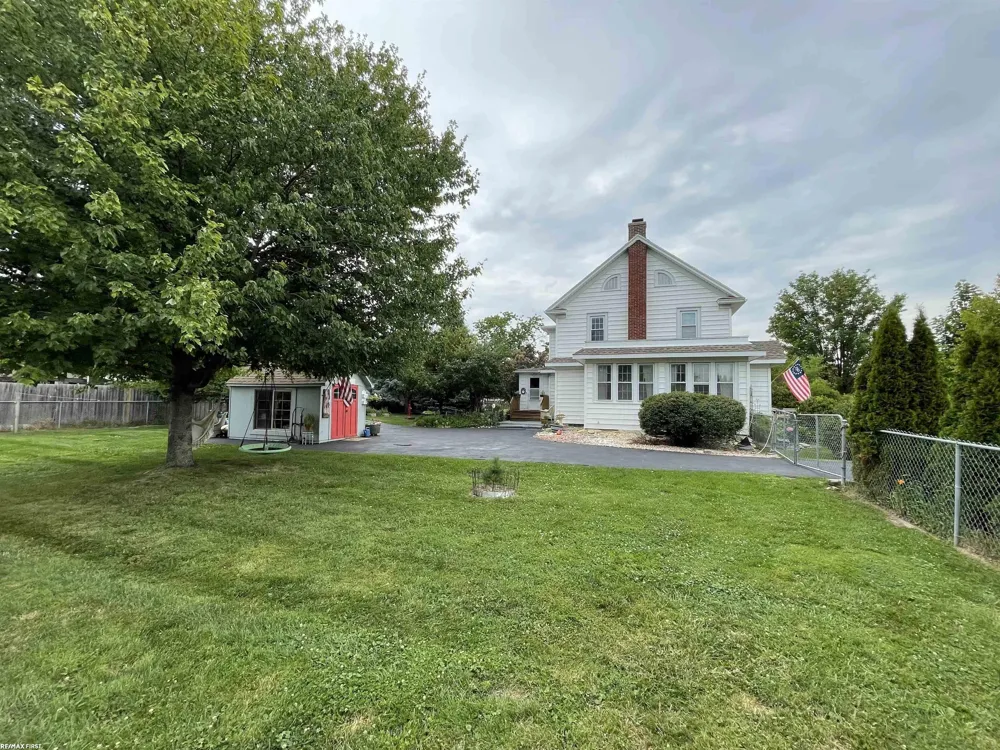 26689 Elm Street Roseville City, MI 48066