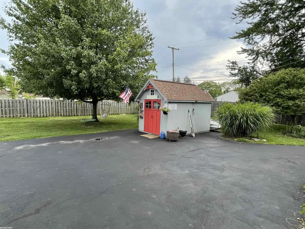 26689 Elm Street Roseville City, MI 48066