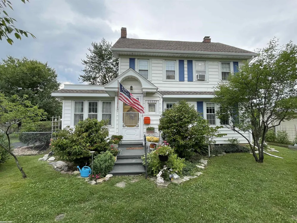 26689 Elm Street Roseville City, MI 48066