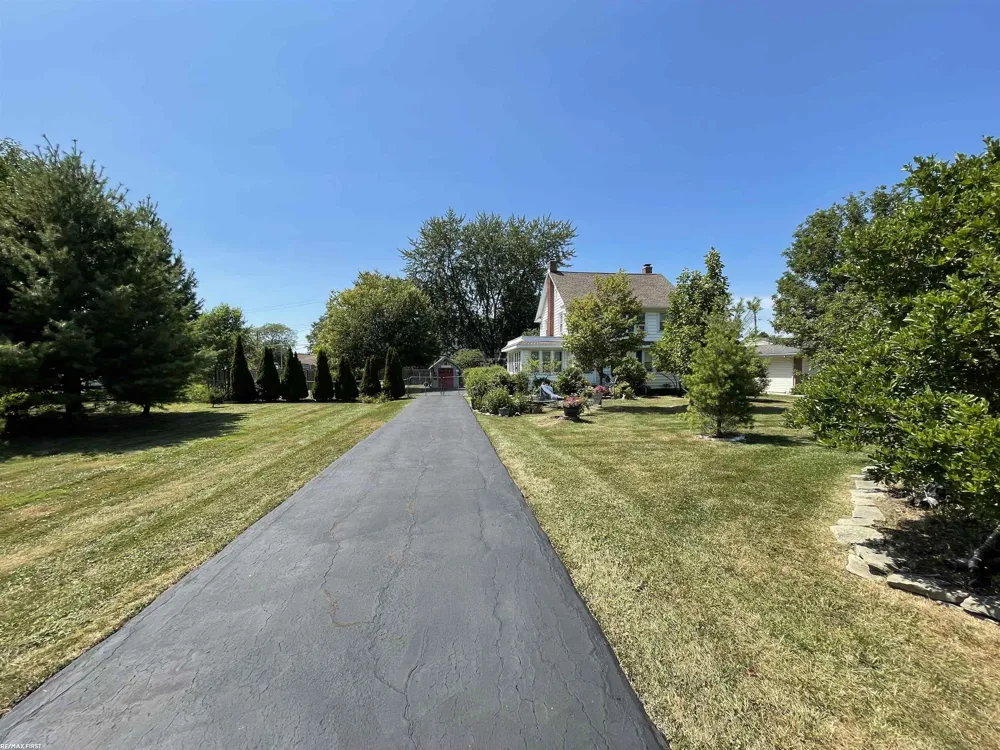 26689 Elm Street Roseville City, MI 48066