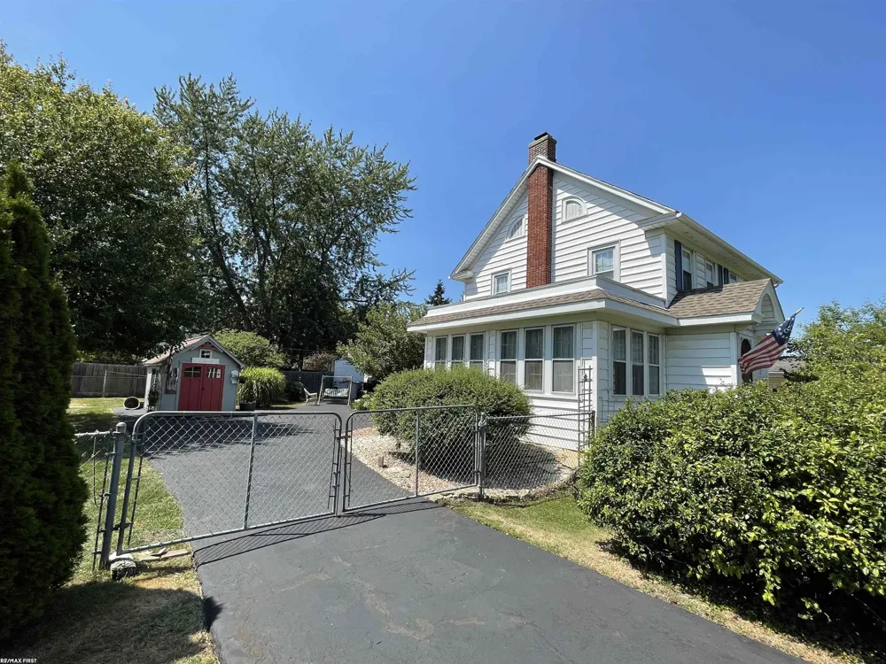 26689 Elm Street Roseville City, MI 48066