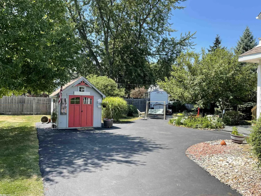 26689 Elm Street Roseville City, MI 48066