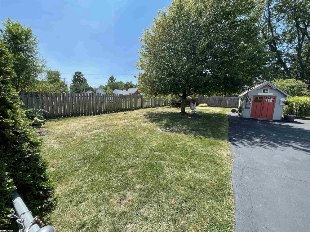 26689 Elm Street Roseville City, MI 48066