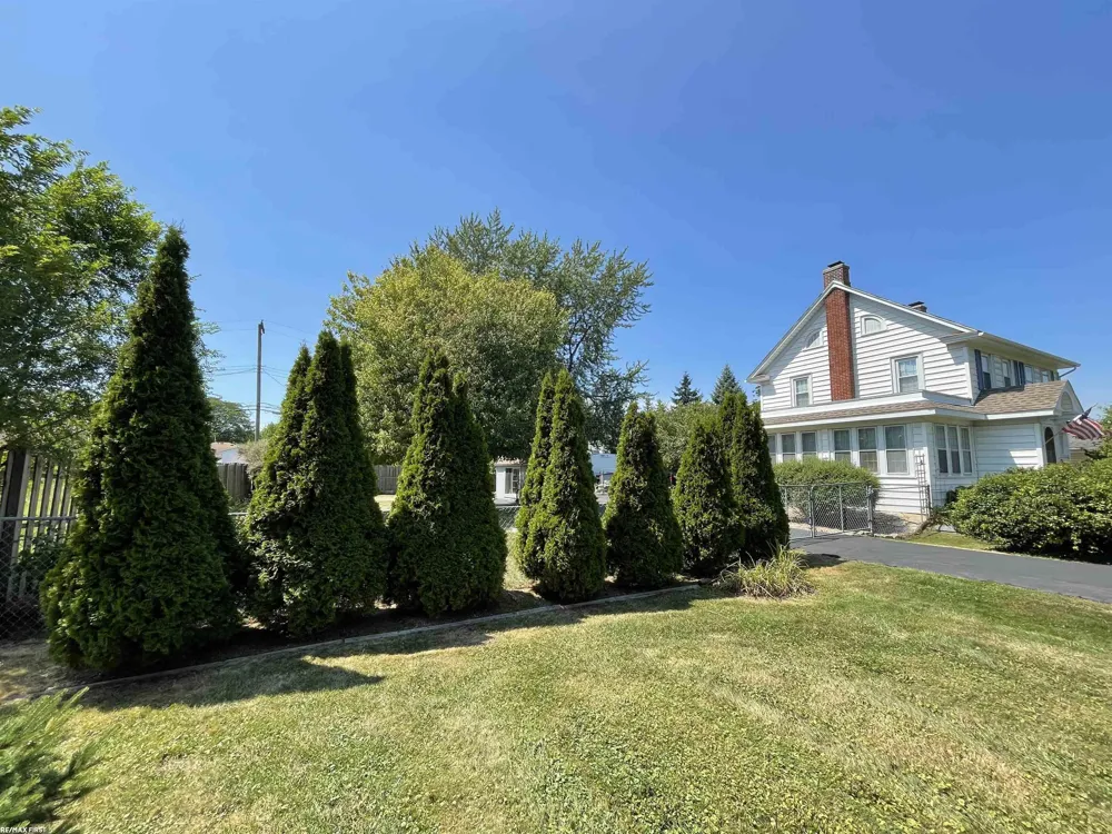 26689 Elm Street Roseville City, MI 48066