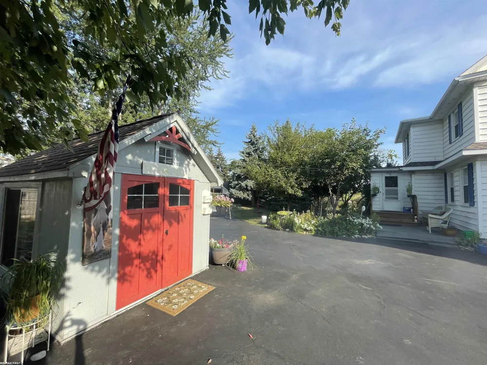 26689 Elm Street Roseville City, MI 48066