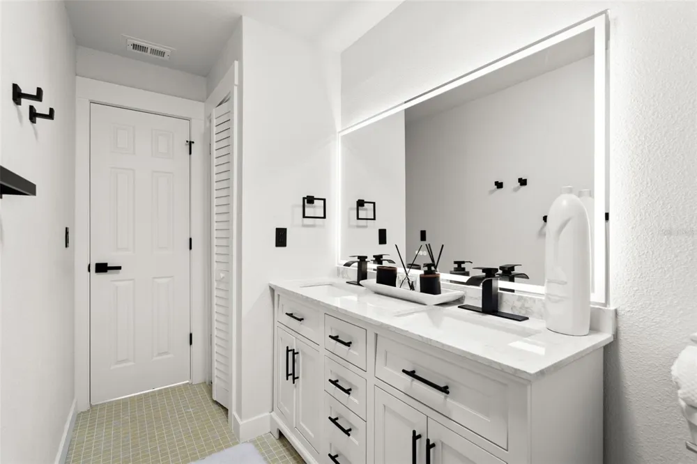 30 OAKLAND HILLS COURT Rotonda West, FL 33947