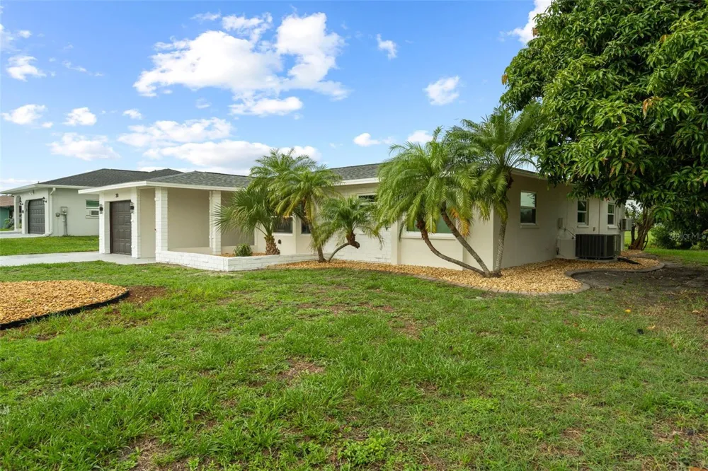 30 OAKLAND HILLS COURT Rotonda West, FL 33947
