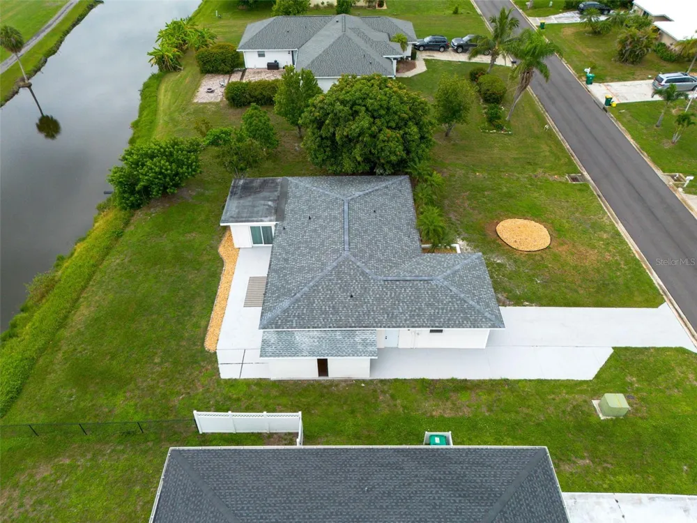 30 OAKLAND HILLS COURT Rotonda West, FL 33947