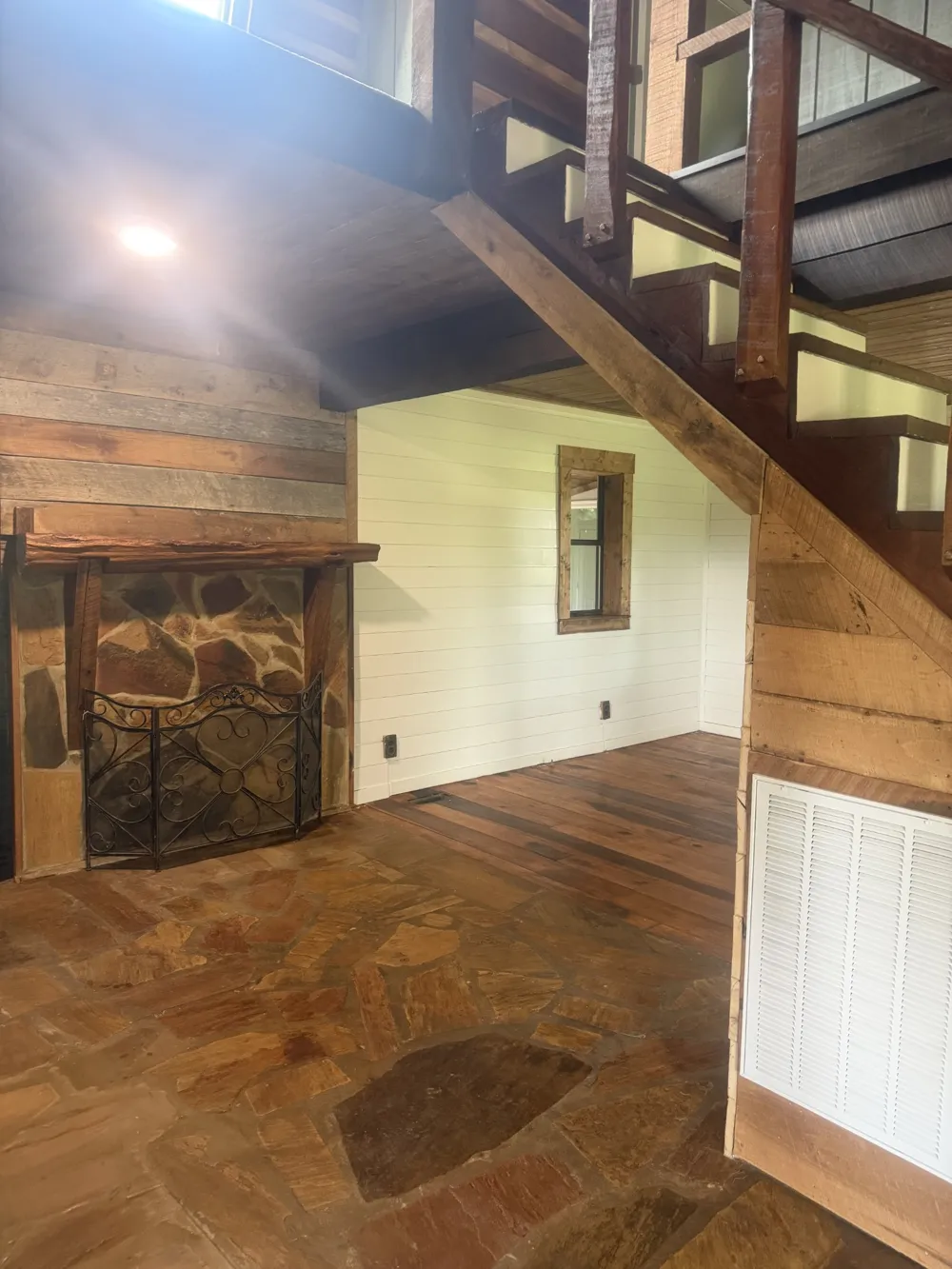 231 JJ Ln Hillsboro, TN 37342