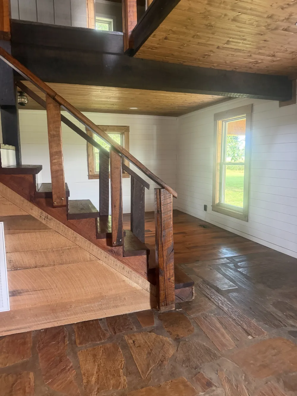 231 JJ Ln Hillsboro, TN 37342
