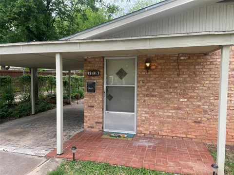 725 ELMWOOD DRIVE