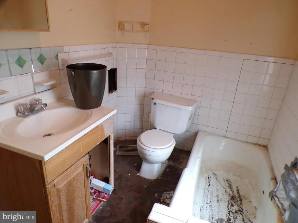 5662 HEISKELL STREET Philadelphia, PA 19144