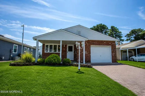 93 Paradise Boulevard