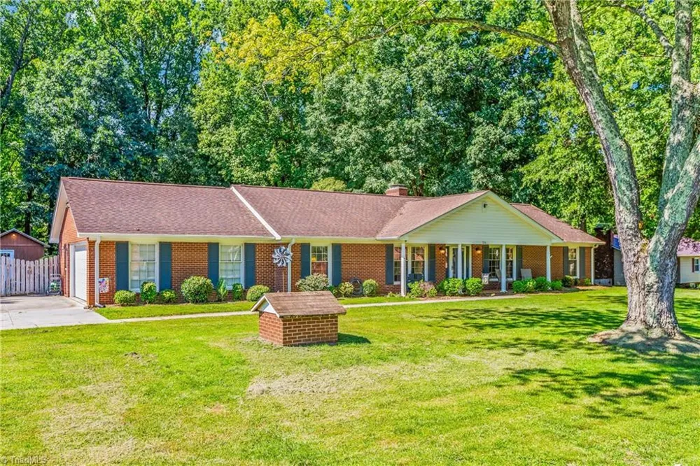 216 Vancouver Court Kernersville, NC 27284