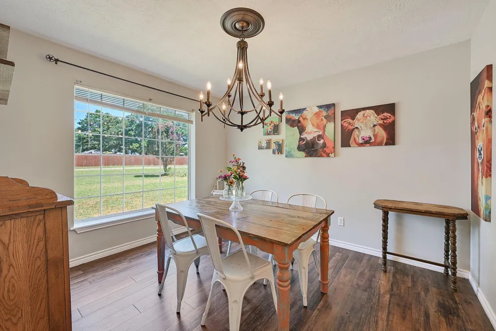 10747 Whispering Oaks Drive Hearne, TX 77859