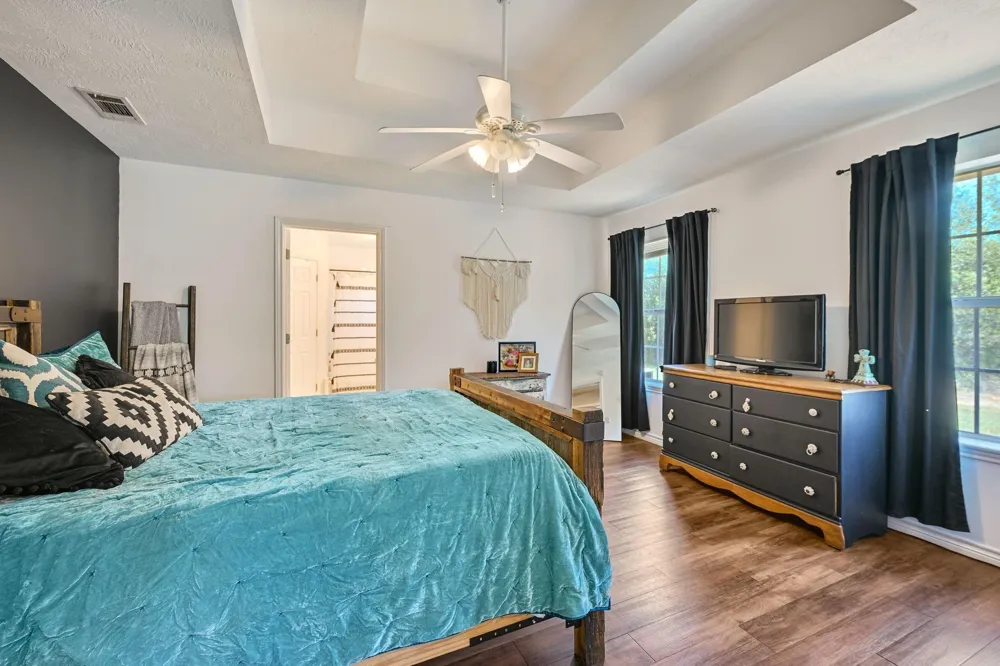 10747 Whispering Oaks Drive Hearne, TX 77859