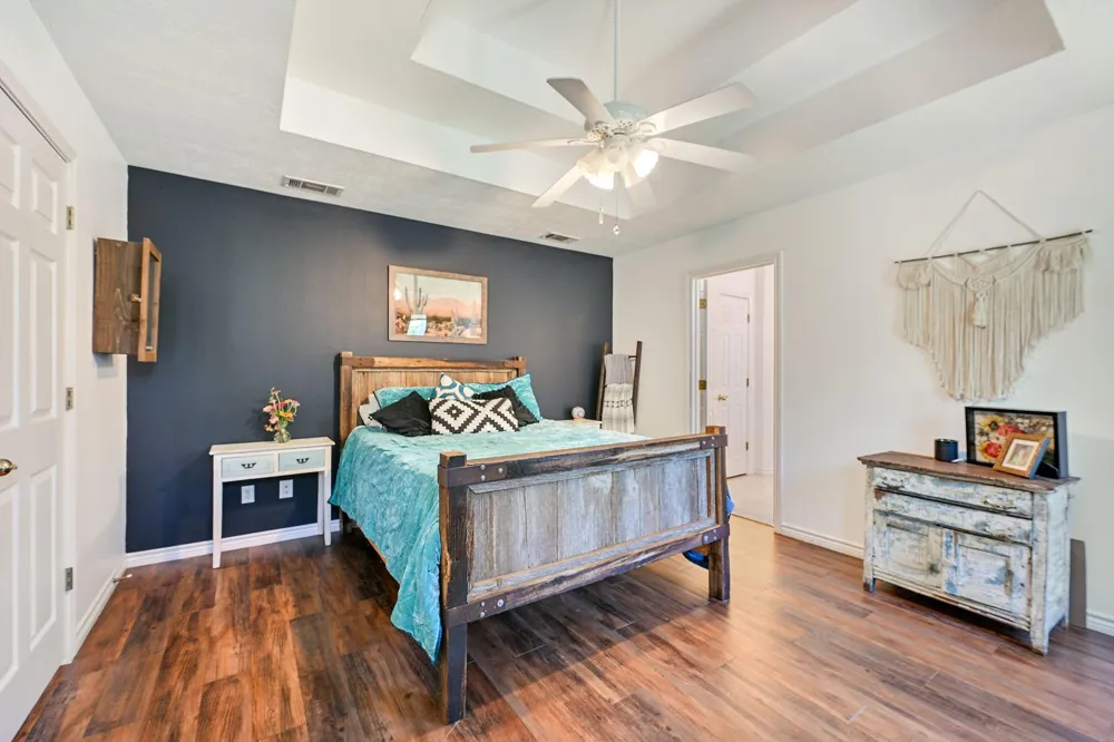 10747 Whispering Oaks Drive Hearne, TX 77859