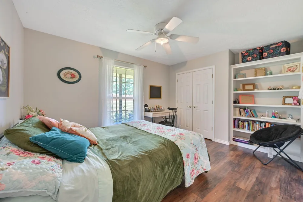 10747 Whispering Oaks Drive Hearne, TX 77859