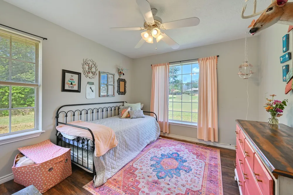 10747 Whispering Oaks Drive Hearne, TX 77859