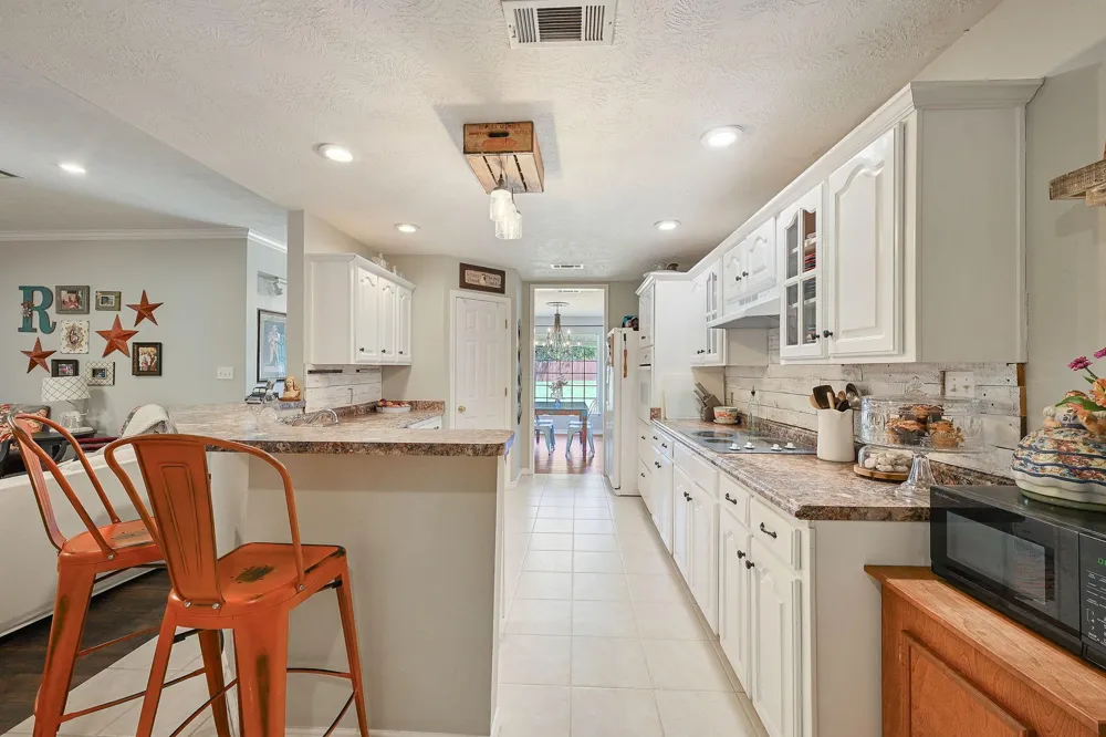 10747 Whispering Oaks Drive Hearne, TX 77859