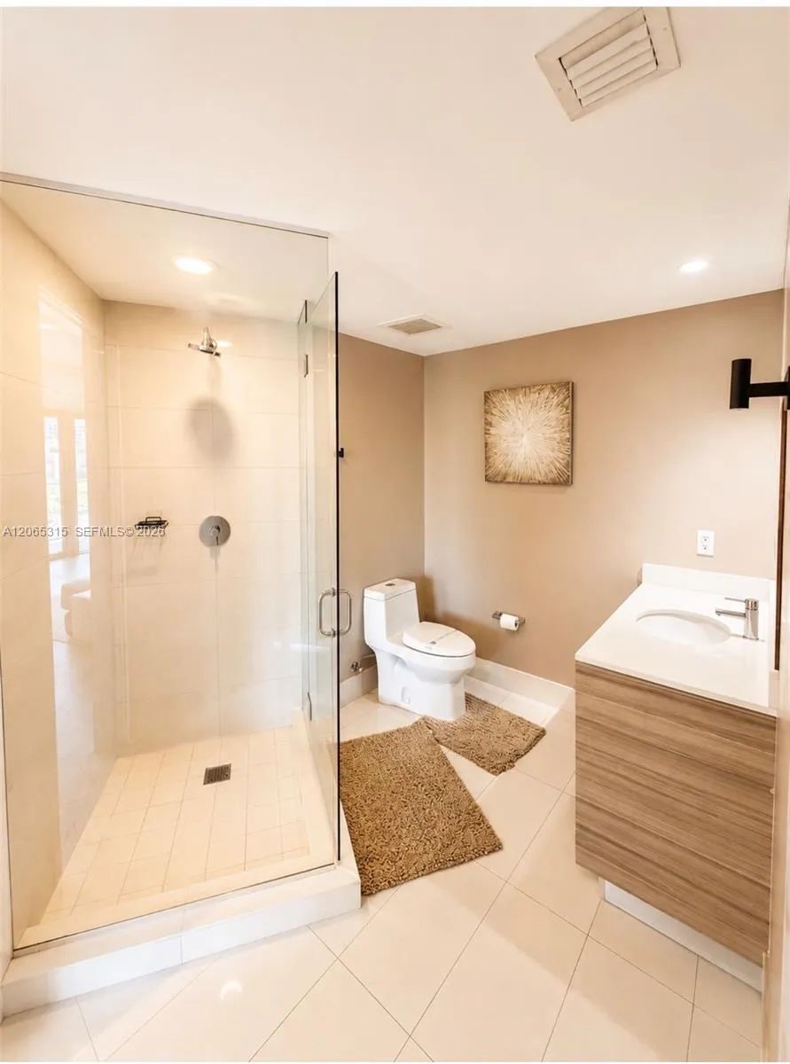 121 NE 34th St #904 Miami, FL 33137