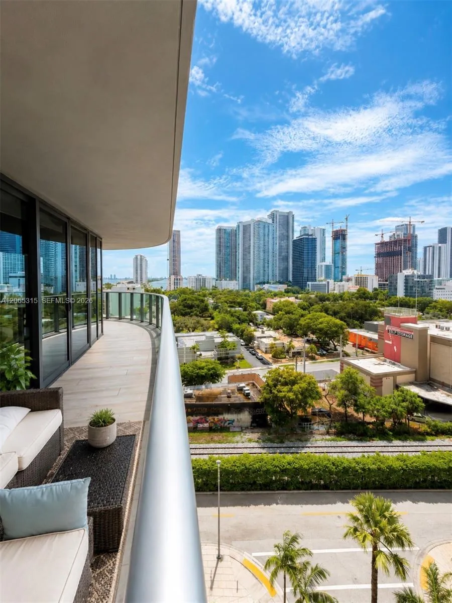 121 NE 34th St #904 Miami, FL 33137