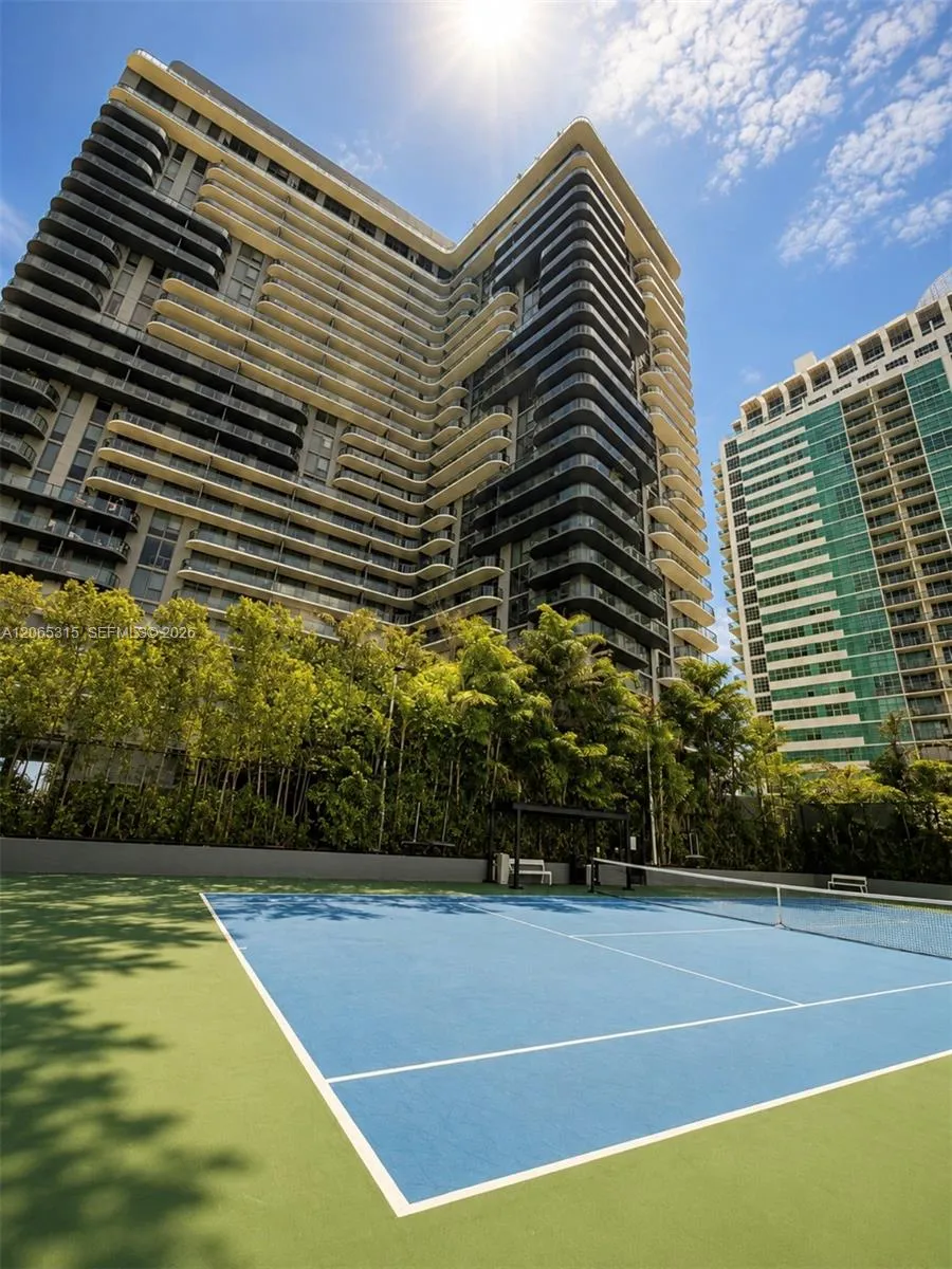 121 NE 34th St #904 Miami, FL 33137