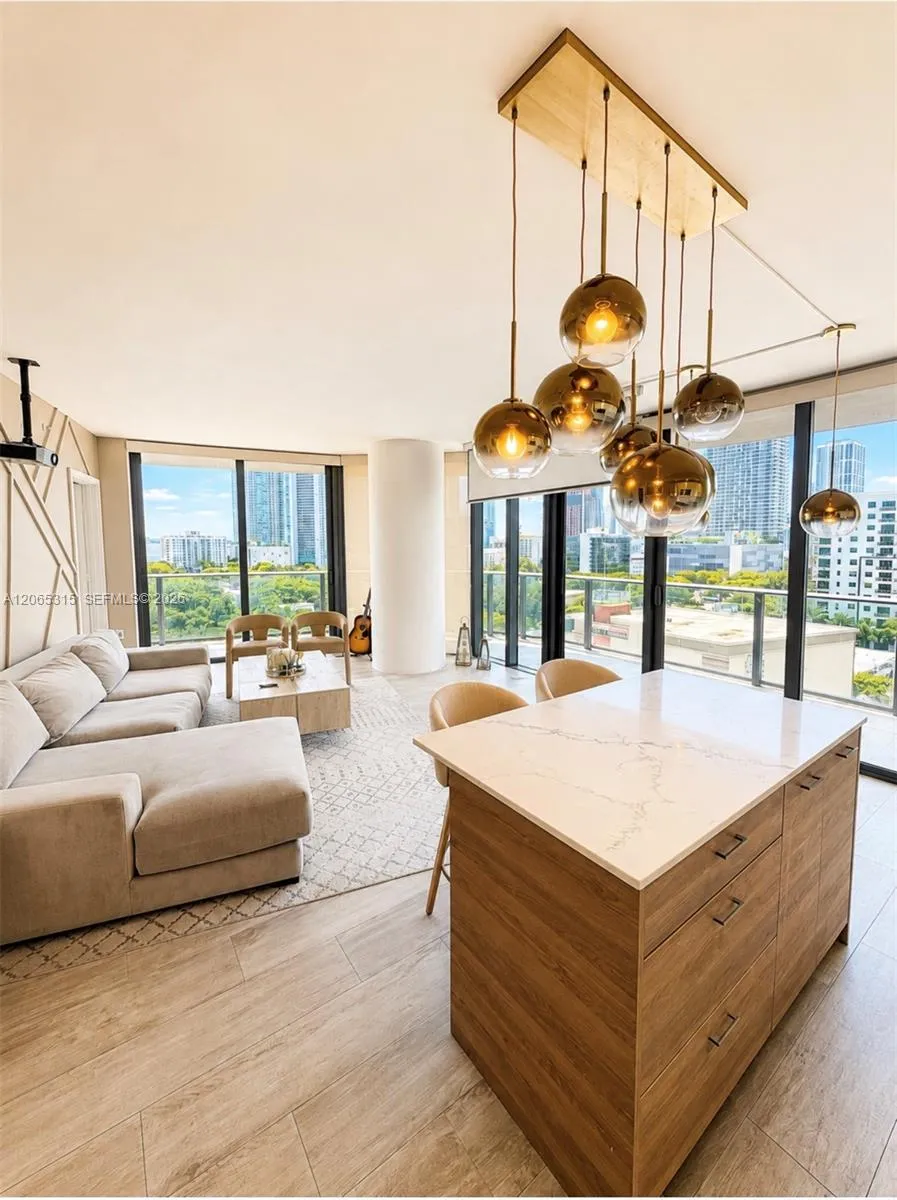 121 NE 34th St #904 Miami, FL 33137