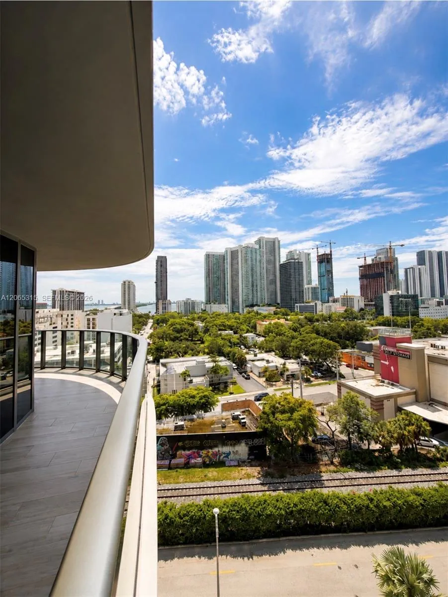 121 NE 34th St #904 Miami, FL 33137