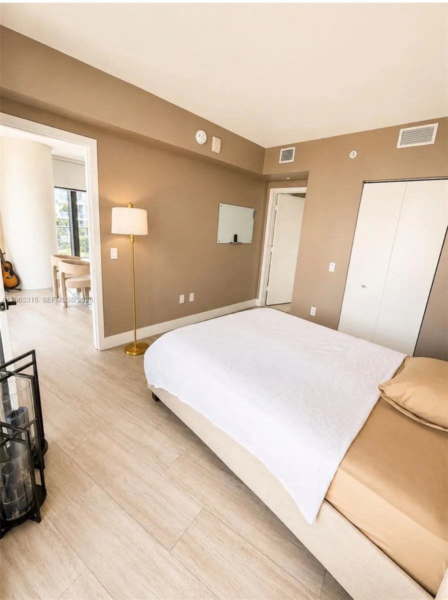 121 NE 34th St #904 Miami, FL 33137
