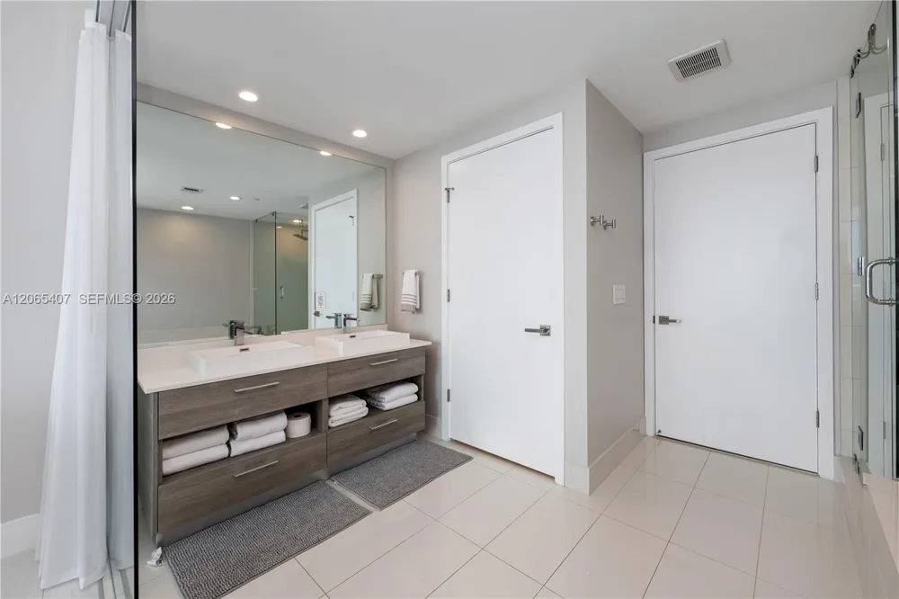 650 NE 32nd St #1501 Miami, FL 33137