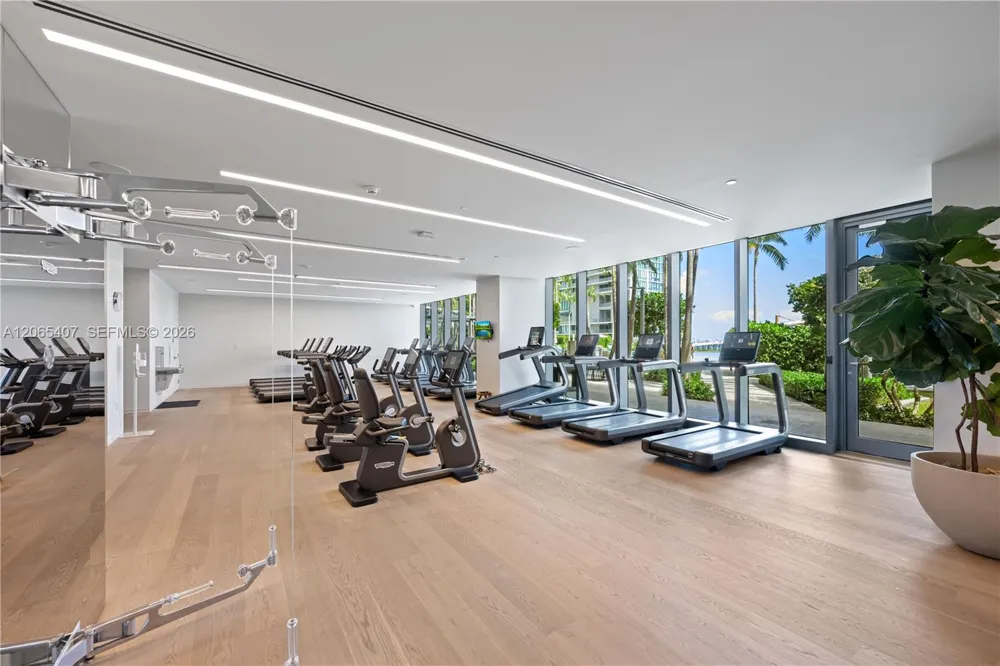 650 NE 32nd St #1501 Miami, FL 33137