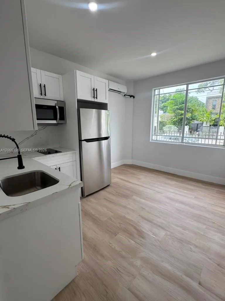 2425 SW 6th St #1 Miami, FL 33135