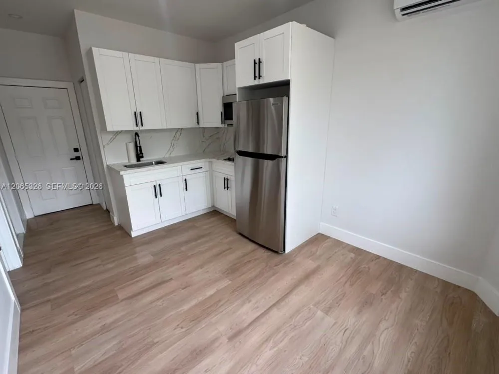 2425 SW 6th St #1 Miami, FL 33135