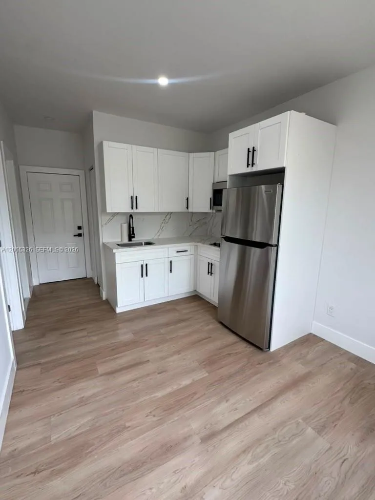 2425 SW 6th St #1 Miami, FL 33135