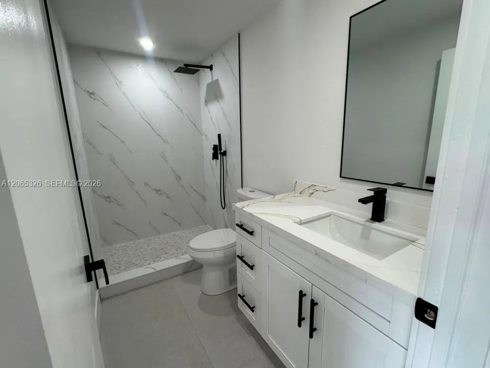 2425 SW 6th St #1 Miami, FL 33135
