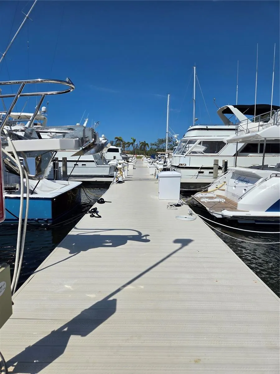2800 HARBOURSIDE DRIVE #D-16 Longboat Key, FL 34228