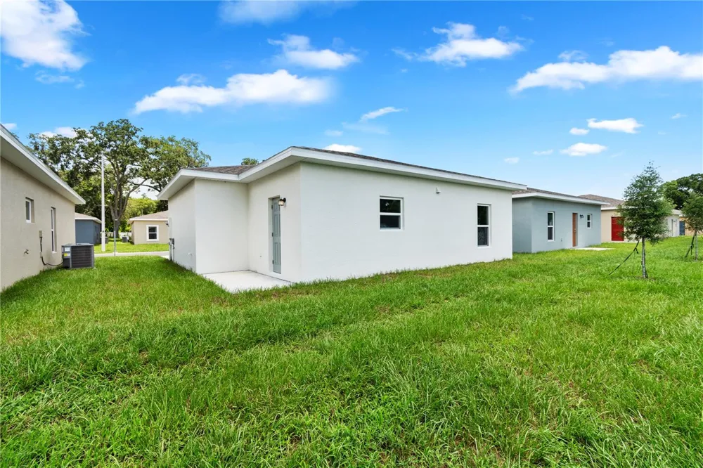 5017 FINDERS COURT Tampa, FL 33617
