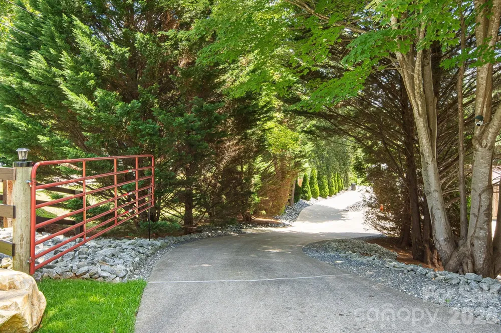 340 and 298 Apache Path Marion, NC 28752