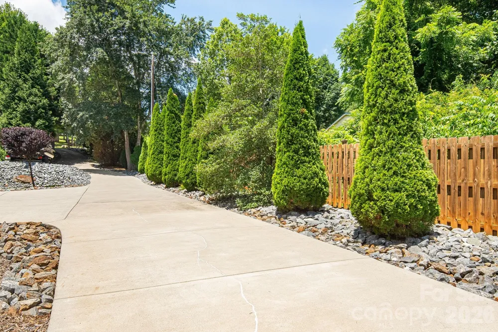 340 and 298 Apache Path Marion, NC 28752