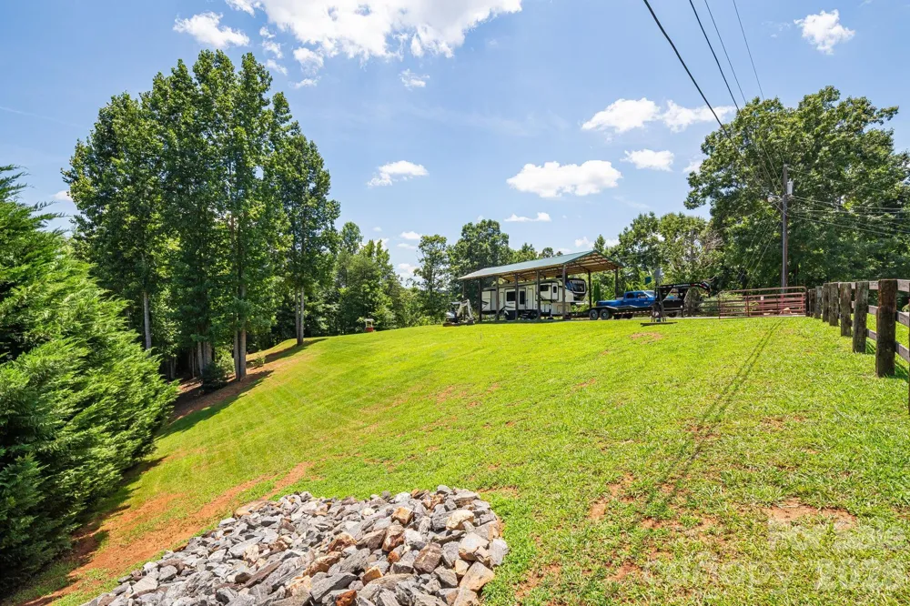340 and 298 Apache Path Marion, NC 28752