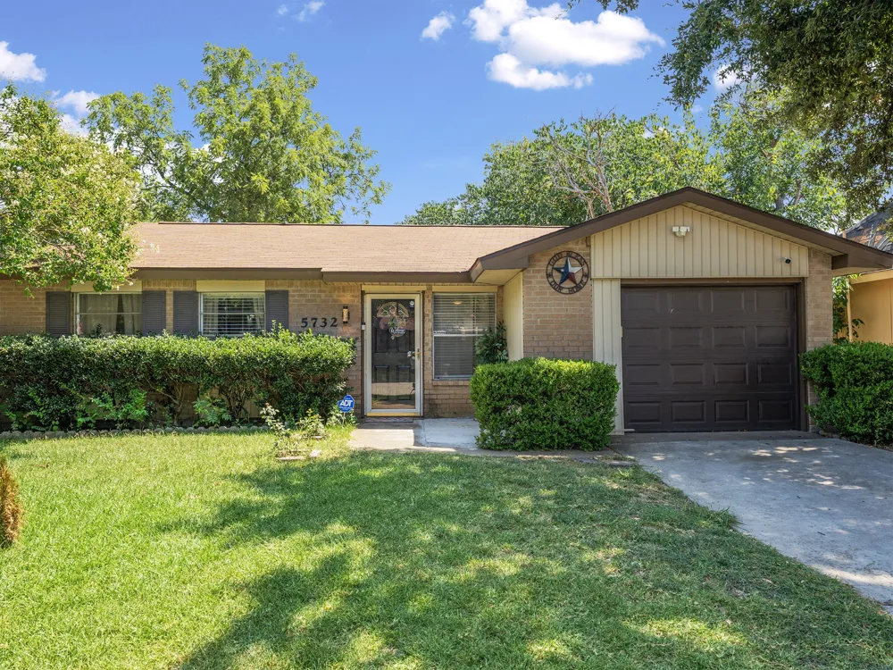 5732 Bonner Drive Haltom City, TX 76148