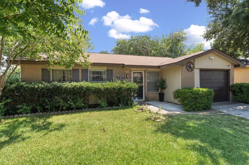 5732 Bonner Drive Haltom City, TX 76148